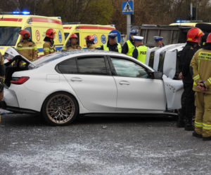 Wypadek w Markach. Autobus zderzył się z osobówką. Jest wielu rannych!