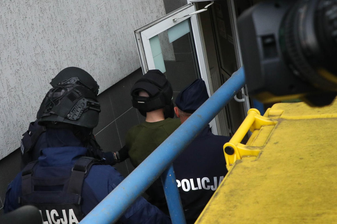 19-latek dokonał ataku w szkole w Ostrołęce. Usłyszał zarzuty