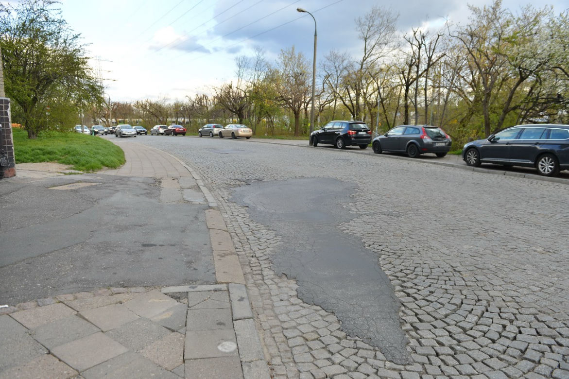 Wstyd! Takie dziurawe ulice w centrum Warszawy