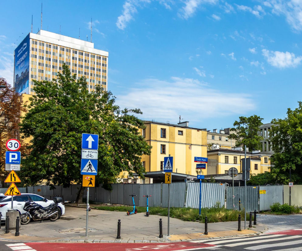Ogrodzili plac budowy pod tajemniczy wieżowiec. Tu powstanie Roma Tower