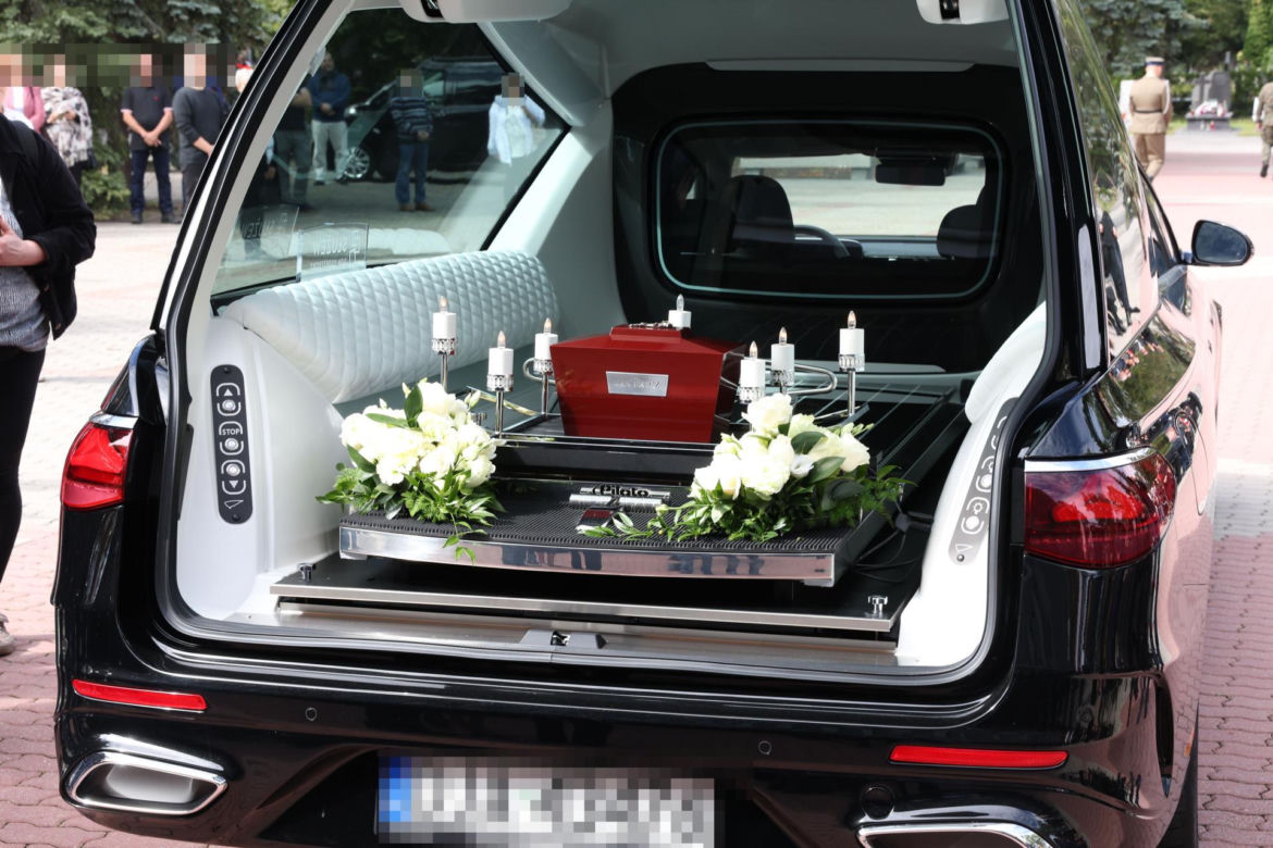 Tak pożegnały Jana Frycza córka i wnuczka. Trudno się nie rozpłakać