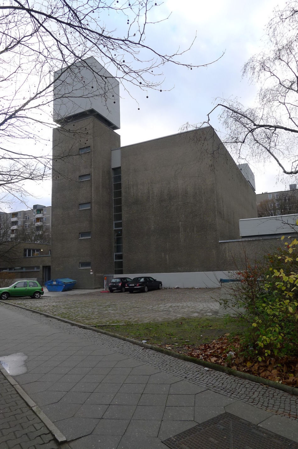 Galeria sztuki w brutalistycznym kościele