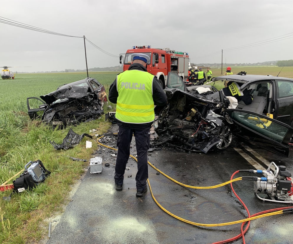 Koszmarny wypadek w Łankowicach koło Kcyni. Kierowca nie żyje, trzy kobiety w szpitalach