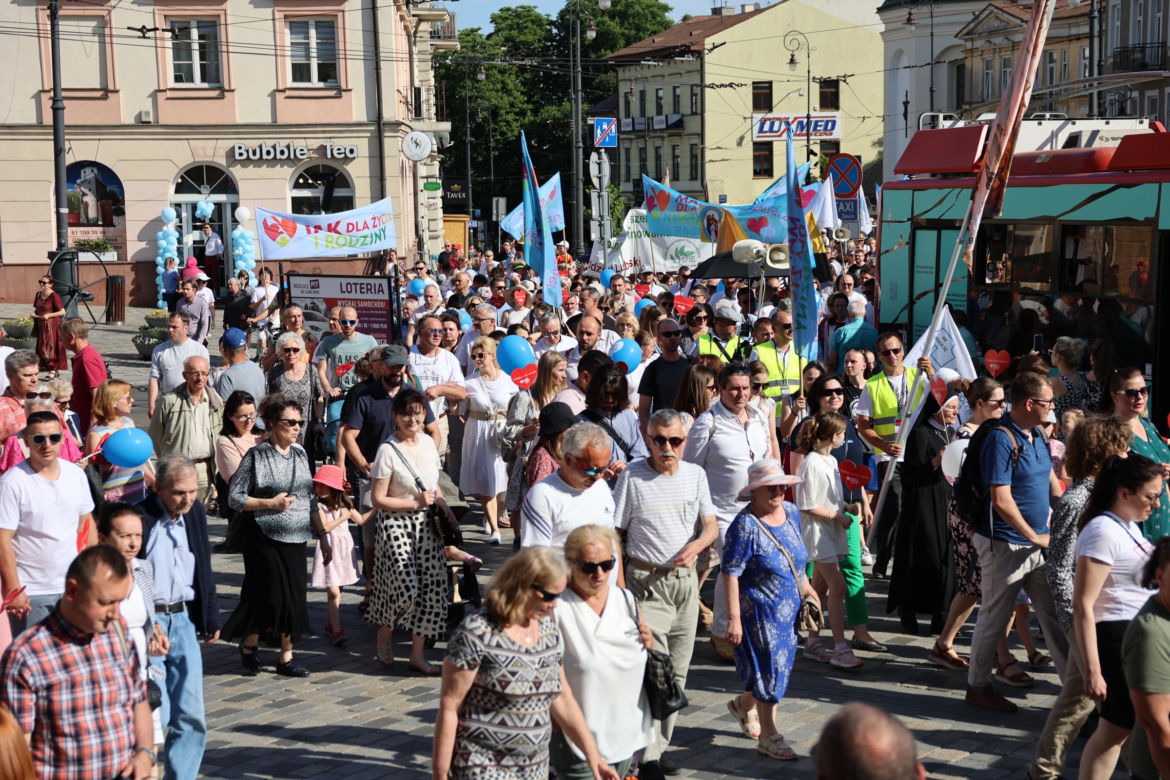Marsz dla Życia i Rodziny 2024 w Dzień Matki przeszedł przez centrum Lublina