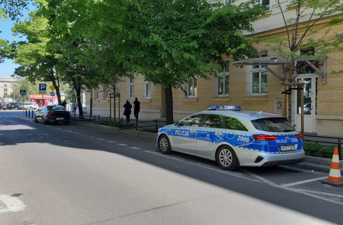 Zwłoki mężczyzny pod klubem nocnym na ul. Pankiewicza 4 w Warszawie.