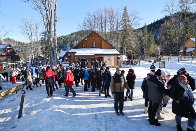 Fatalne warunki w Tatrach. Jest mroźno, ślisko, a szlaki są zasypane śniegiem. TPN ostrzega turystów