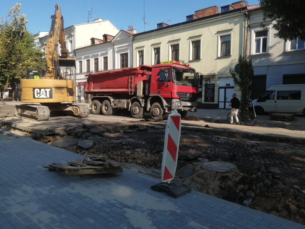 Remont ul. Piłsudskiego w Siedlcach, natrafiono na ciekawe znalezisko
