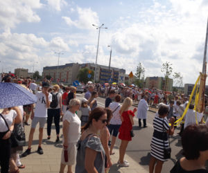 Białystok. Boże Ciało 2019. Wspólna procesja dwóch parafii: św. Jadwigi i NMP z Guadalupe