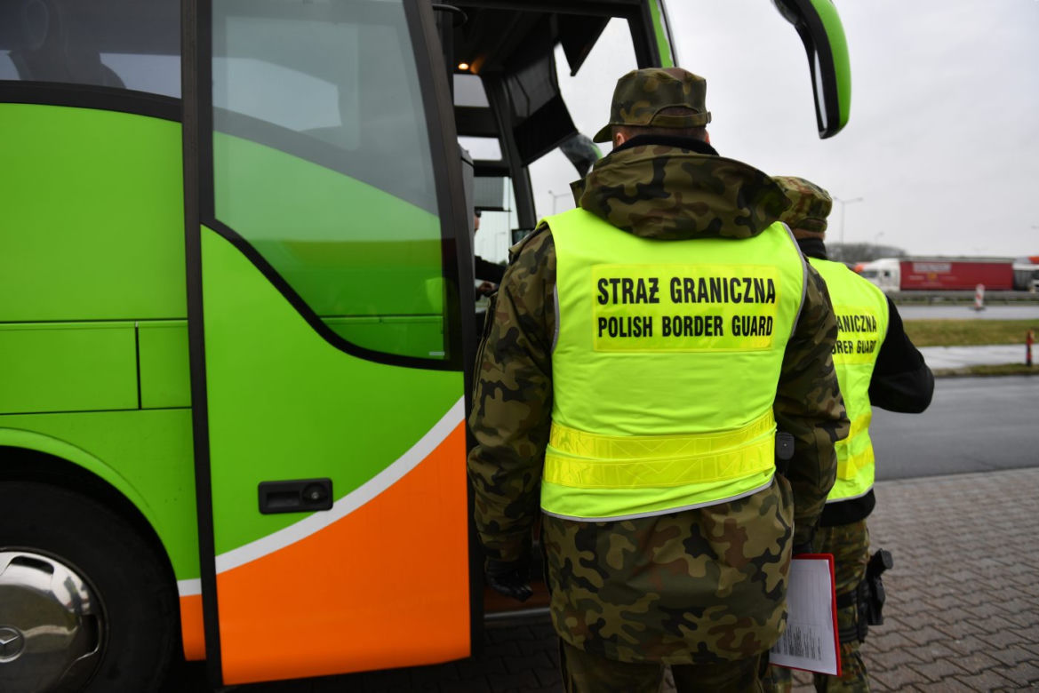 Koronawirus - kontrola pasażerów w autobusach