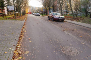 Remont na Szmaragdowej. Mieszkańcy sami załatwili sobie chodniki i jezdnię [GALERIA]