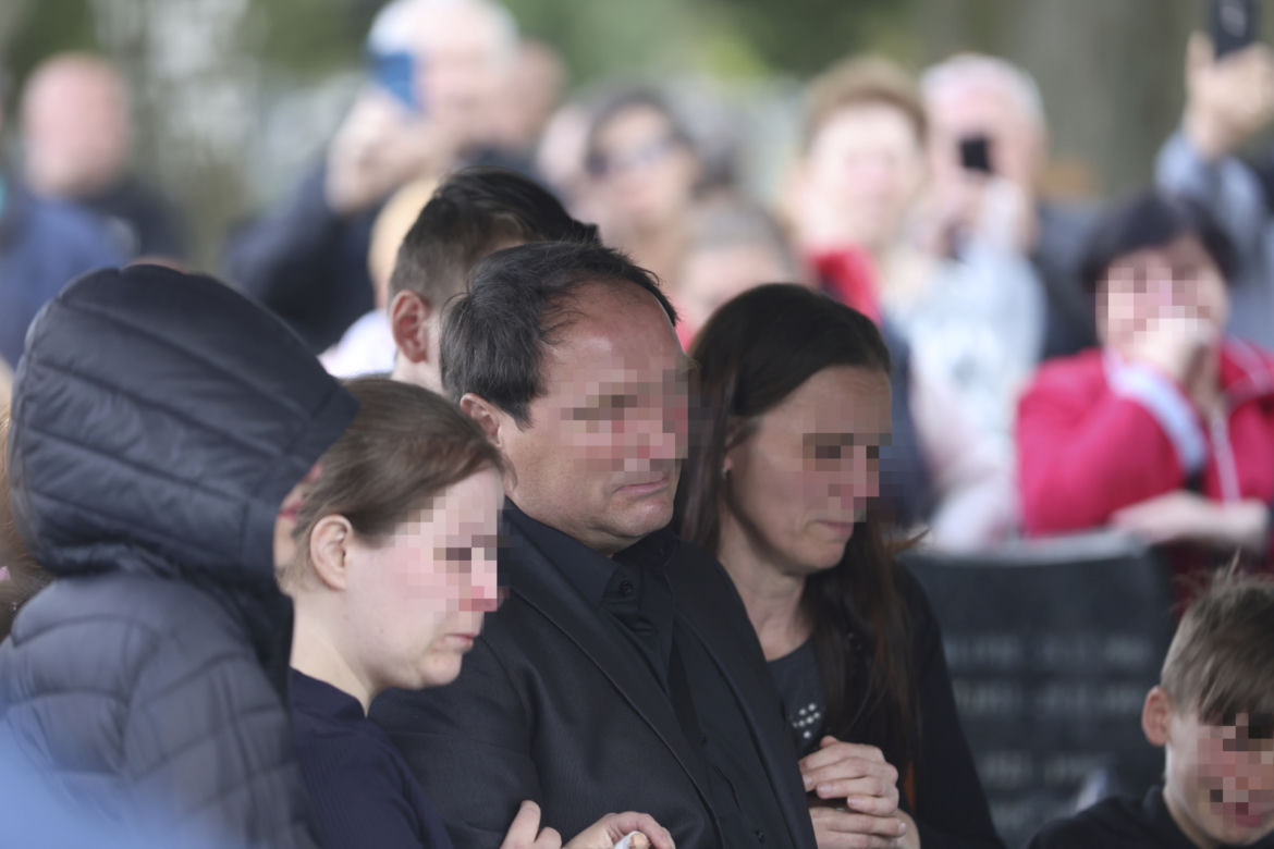 Trumna zjechała w dół, baloniki wzbiły się do nieba. Pogrzeb Kamilka z Częstochowy