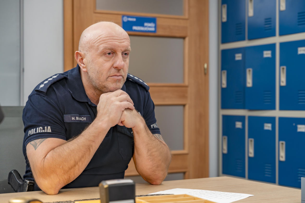 "Policjantki i Policjanci", odcinek 1386: Mikołaj Białach martwi się o stan zdrowia Oli, która ponownie trafiła do szpitala