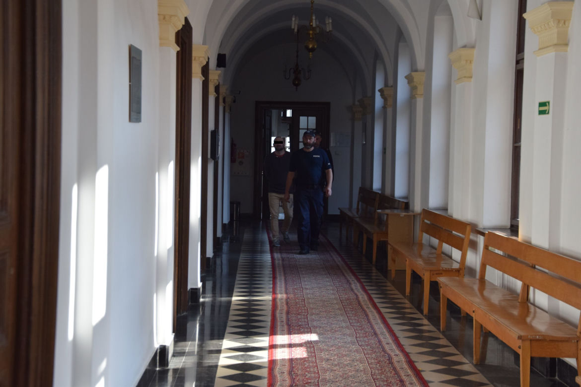 Brutalny gwałt na 16-latku. Nowy proces. Matka broni Kamila Ł.
