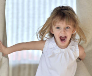 Dziecko ciągle się wierci? To może być sygnał problemów z nauką czytania