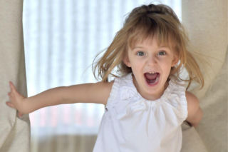 Dziecko ciągle się wierci? To może być sygnał problemów z nauką czytania