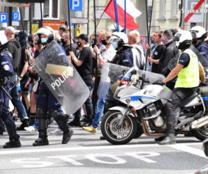 Katowice: Policjanci wśród nacjonalistów. Tajemnicza akcja służb na marszu! 