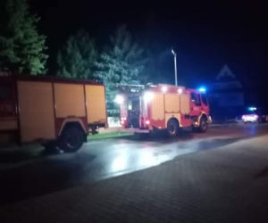 Nocny pożar na Sądecczyźnie. Strażacy dwa razy gasili płonący budynek