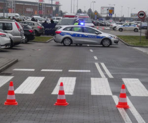Zwłoki dwójki młodych osób znalezione w samochodzie 