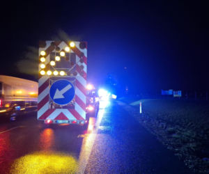 Wypadek na S5 koło Leszna. Ciężarówka z tytoniem wpadła do rowu