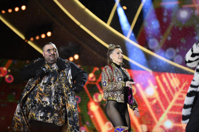 Sylwester z Dwójką. Doda przebierała się dwa razy. Zapięta pod szyję wyglądała obłędnie!