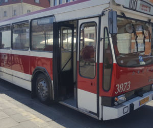 Zabytkowe autobusy ruszają na wakacyjną linię 100