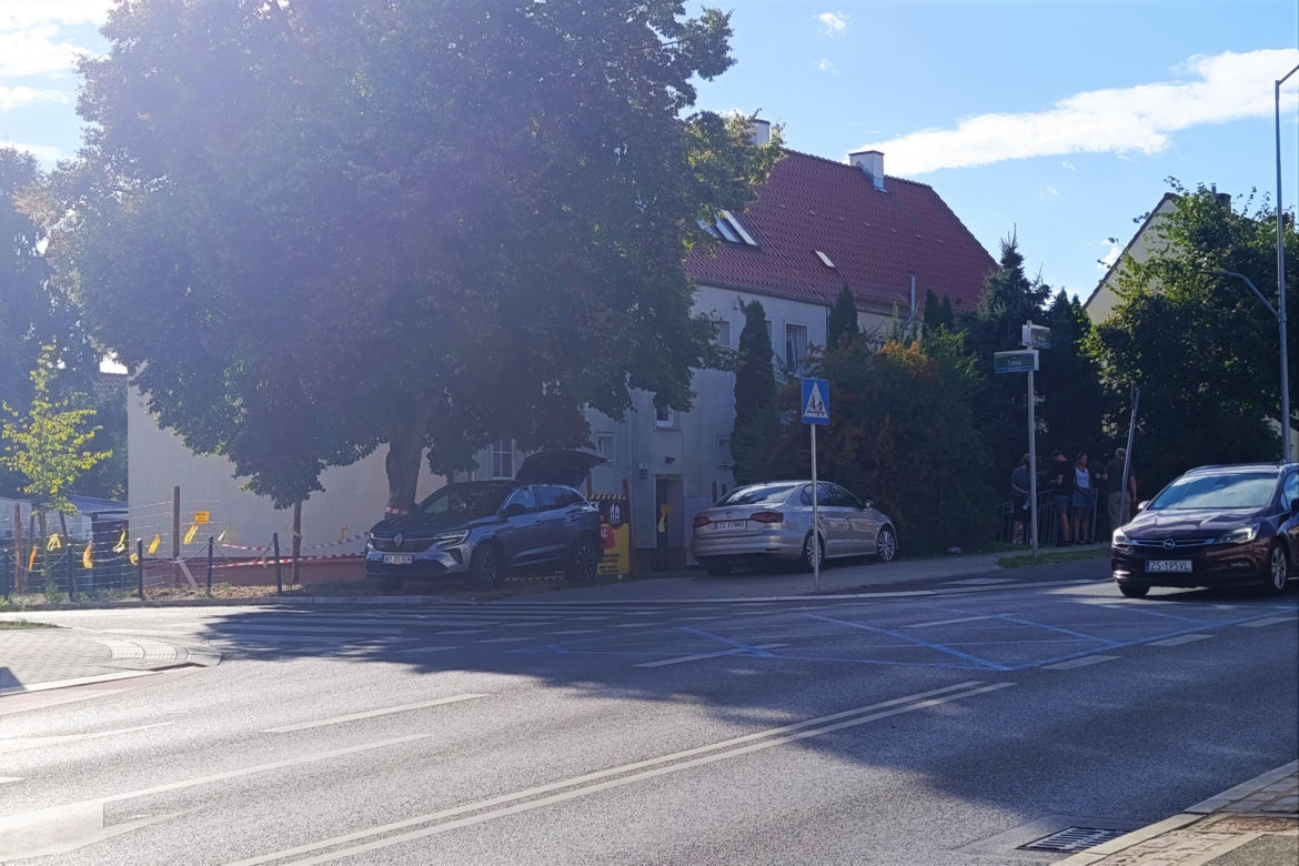 Uszkodzona kamienica przy ul. Hożej w Szczecinie