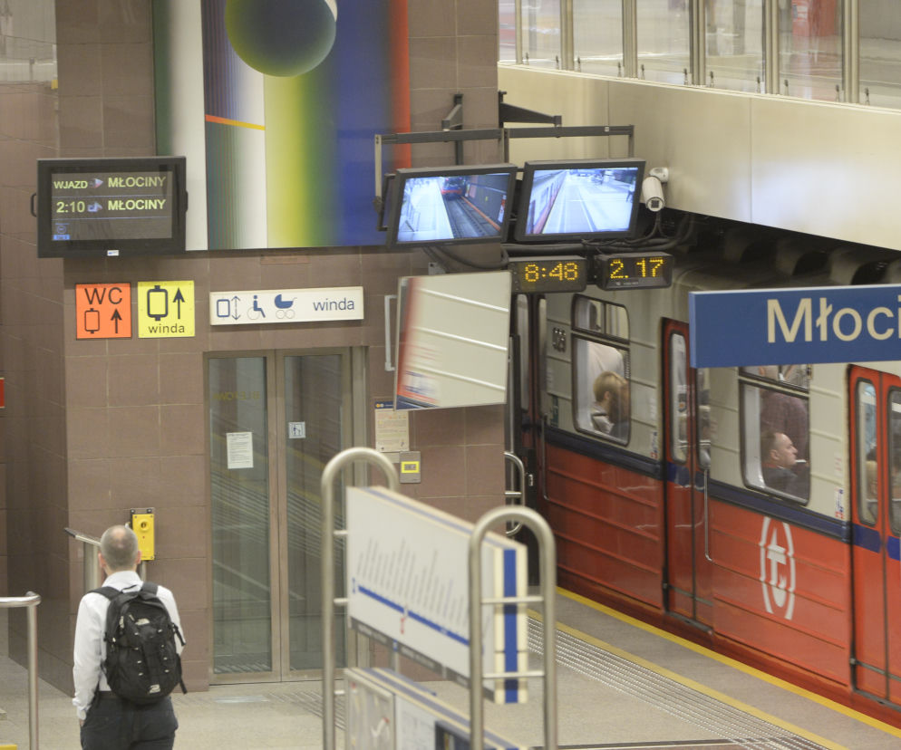 Szaleńcy wbiegli do tunelu metra i sparaliżowali ruch pociągów! O włos od tragedii