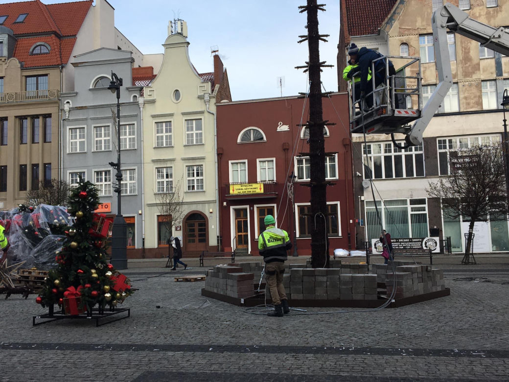 Montaż instalacji świątecznych w Grudziądzu