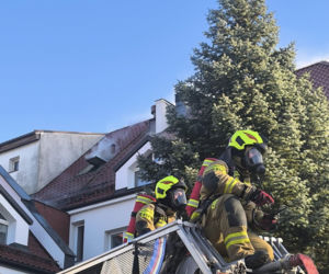 Pożar ZUS na Pomorzu! Ewakuacja 80 osób. Na miejscu pracuje 11 zastępów straży