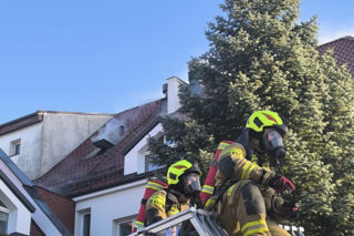 Pożar ZUS na Pomorzu! Ewakuacja 80 osób. Na miejscu pracuje 11 zastępów straży