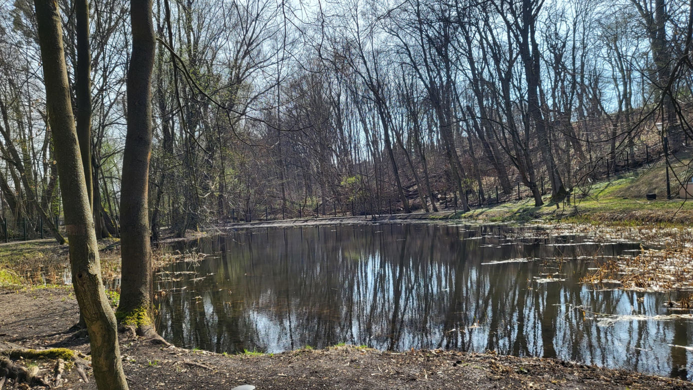 Stołeczna uczelnia może pochwalić się bajkowym ogrodem. Już niedługo będzie dostępny dla wszystkich 
