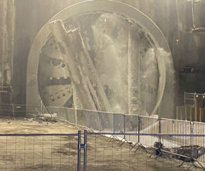 Tarcza przebiła się na drugą stronę. To będzie najdłuższy tunel kolejowy w Polsce