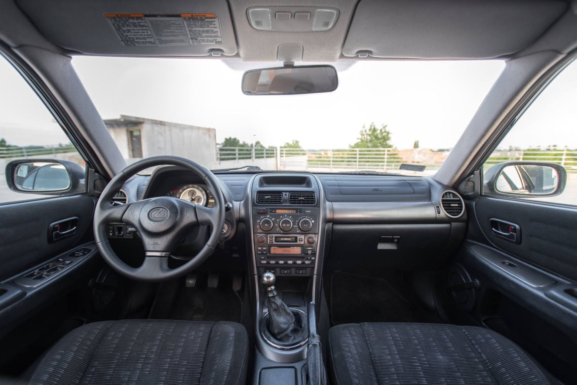 Lexus IS 200 za i przeciw