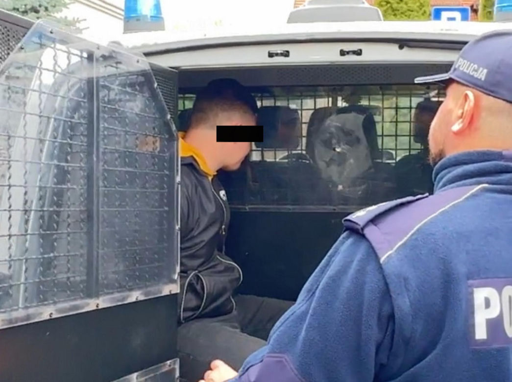 Wjechał busem w rodzinę z dzieckiem. Zatrzymanie 27-latka
