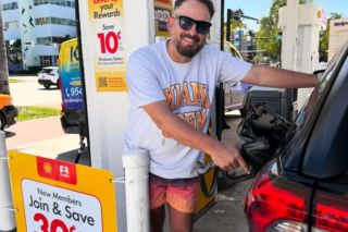 Agustin Egurrola ma żonę Dianę