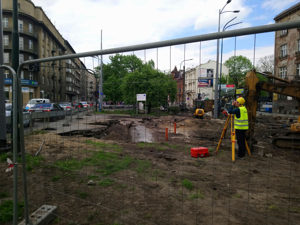 "Apokalipsa" na Al. Trzech Wieszczów. Rozkopane ulice, horror na drogach