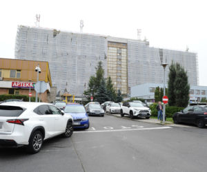 Parkingowy chaos pod szpitalem onkologicznym