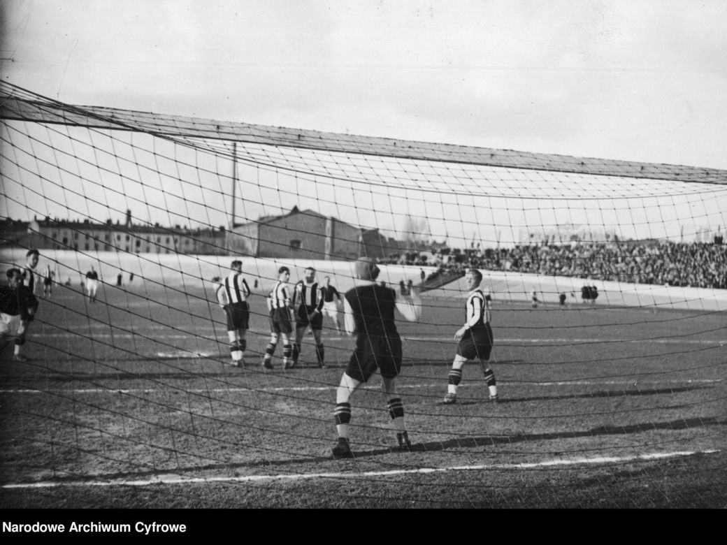 Stadion Legii Warszawa sprzed 90 lat. Na nim rozgrywano pierwsze mecze drużyny