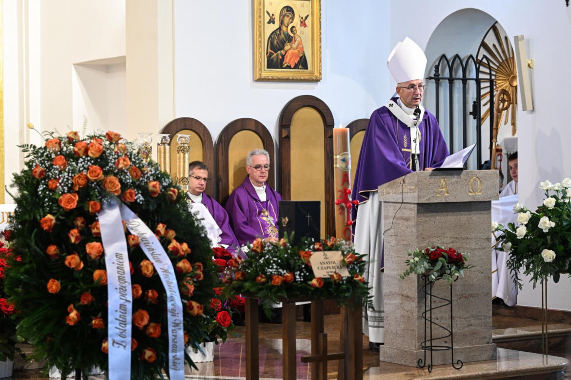   Pogrzeb Anatola Czaplickiego. Arcybiskup Galbas: pamięć o tym koszmarze długo nie przeminie