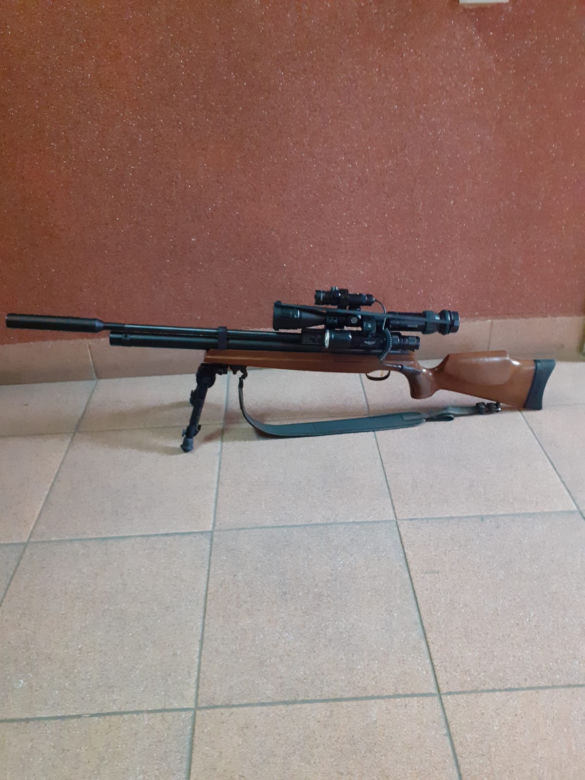 Pod Tarnowem znaleziono nielegalny ARSENAŁ BRONI. 50-letni fan militariów z zarzutami