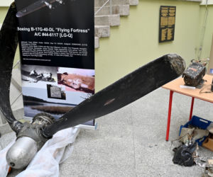 Przez lata spoczywały na dnie jeziora. Pozostałości latającej fortecy trafiły do szczecińskiego muzeum