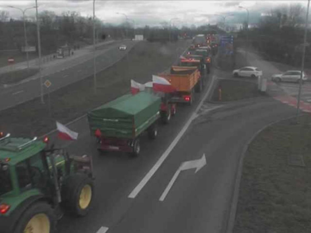 Wtorek, 20 lutego. Rolnicy wjeżdżają do Bydgoszczy