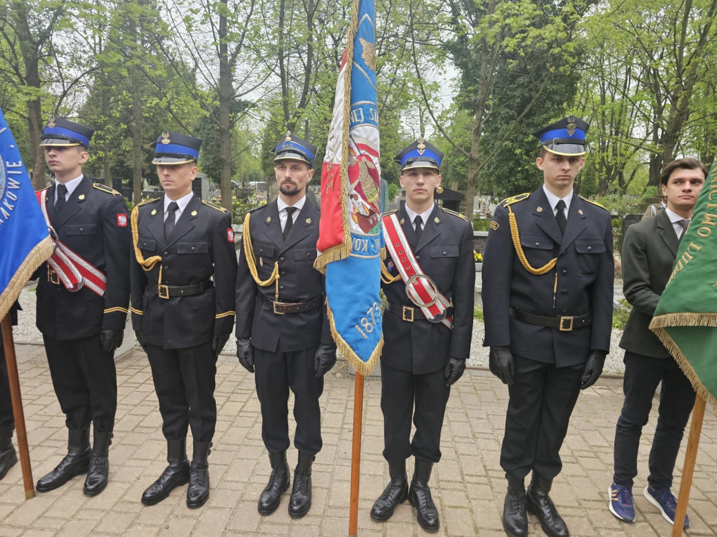 Kraków. Andrzej Duda ukląkł przed grobem posła PSL. Prezydent uczcił rocznicę katastrofy smoleńskiej