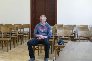 Skatował kolegę nożycami. Prokurator chce kilkudziesięciu lat więzienia. „To człowiek zdemoralizowany”