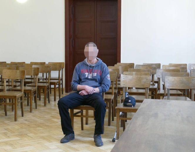 Skatował kolegę nożycami. Prokurator chce kilkudziesięciu lat więzienia. „To człowiek zdemoralizowany”