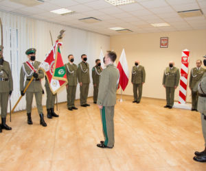 Nowi funkcjonariusze w Podlaskiej Straży Granicznej. Złożyli uroczyste ślubowanie [ZDJĘCIA]