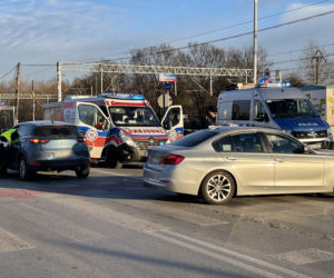 Potrąciła 10-latka na przejściu. Chłopca zabrała karetka