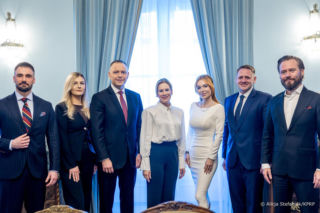 Dawno niewidziana siostra Karola Nawrockiego pojawiła się w Pałacu!  Co tam robiła?