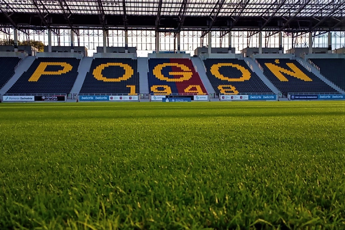 Spacery po nowym szczecińskim stadionie przyciągnęły wielu chętnych