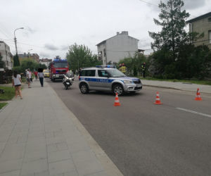 Dachowania na ul. Włościańskiej w Białymstoku. Auto omal nie wpadło na dom [ZDJĘCIA]